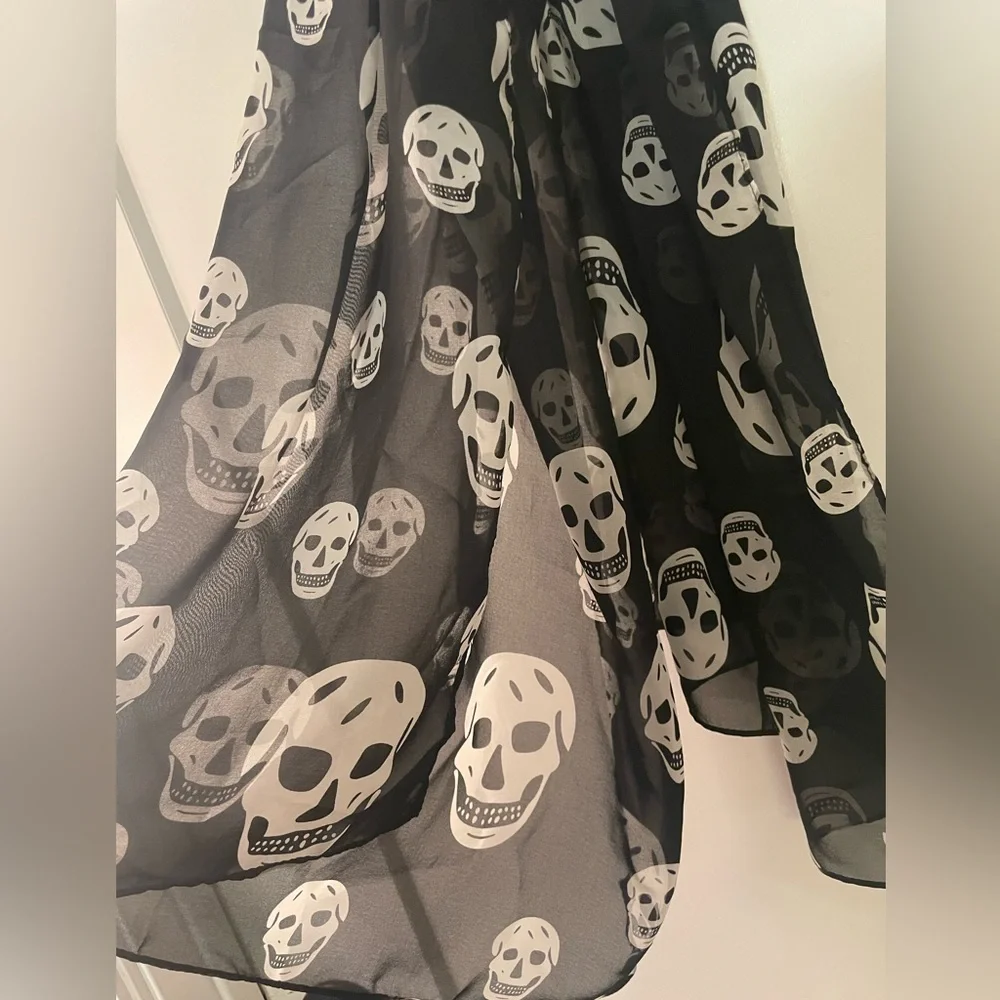 SHEER SKULLS ☠️ | Black & White Skull Print | Scarf (Brand New!) 💕✨ - Picture 1 of 12